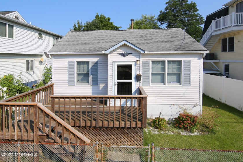 BEACH BLOCK!!! Adorable well maintained two bedroom cottage - Beach Home for sale in Highlands, New Jersey on Beachhouse.com