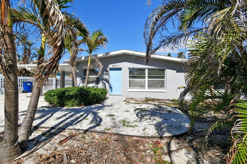 HUGE LOT.  Great opportunity to own a piece of Paradise. Awesome - Beach Townhome/Townhouse for sale in Madeira Beach, Florida on Beachhouse.com