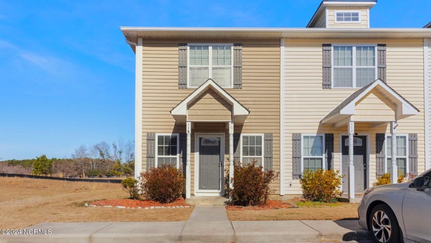 Explore this captivating townhome nestled in the highly - Beach Townhome/Townhouse for sale in Hubert, North Carolina on Beachhouse.com