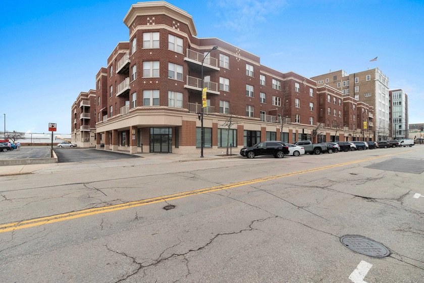 Cute as can be! This delightful downtown condo features a bright - Beach Condo for sale in Green Bay, Wisconsin on Beachhouse.com