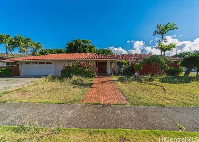 Incredible awaits in the sought-after Waialae Golf Course - Beach Home for sale in Honolulu, Hawaii on Beachhouse.com