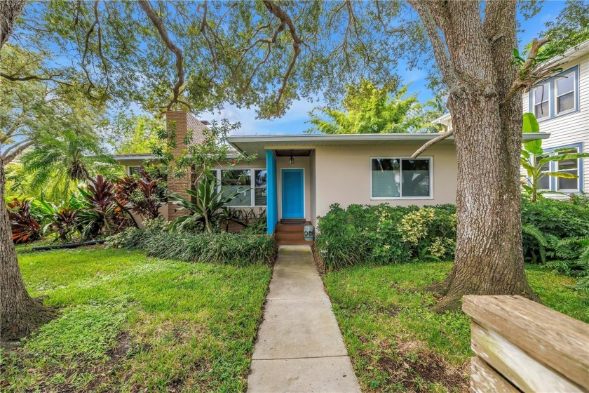 Under contract-accepting backup offers. This Historic Old - Beach Home for sale in St. Petersburg, Florida on Beachhouse.com