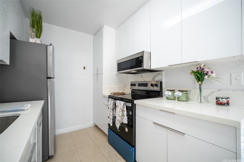 Welcome to the Crosspointe community! This LOWEST PRICED - Beach Condo for sale in Honolulu, Hawaii on Beachhouse.com