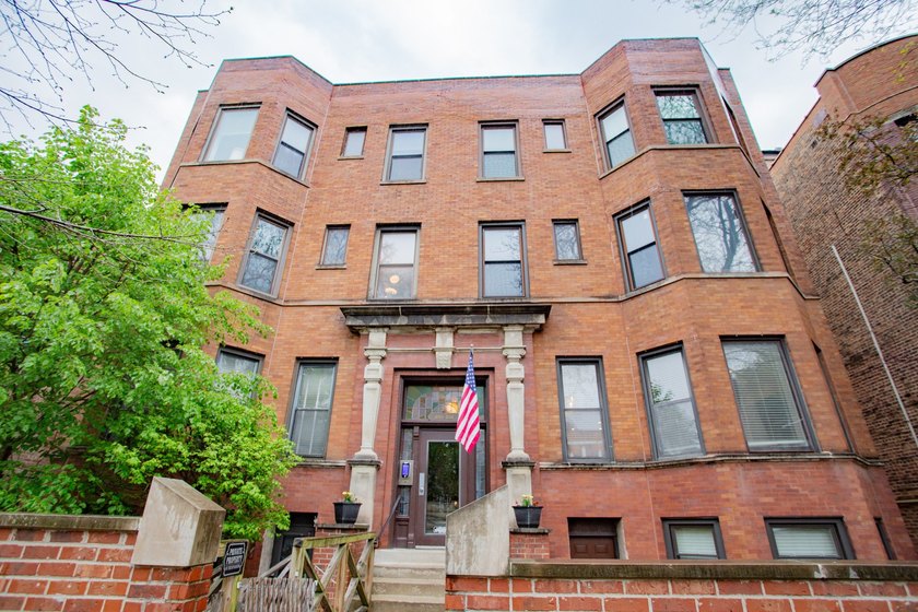 Bright and spacious Lakeview south facing 2nd floor 2 bed/1 1/2 - Beach Condo for sale in Chicago, Illinois on Beachhouse.com