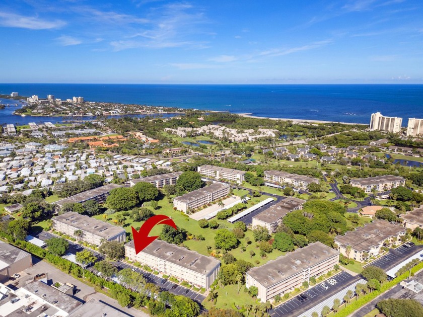 Location, location, location. Live the Jupiter lifestyle in - Beach Condo for sale in Jupiter, Florida on Beachhouse.com