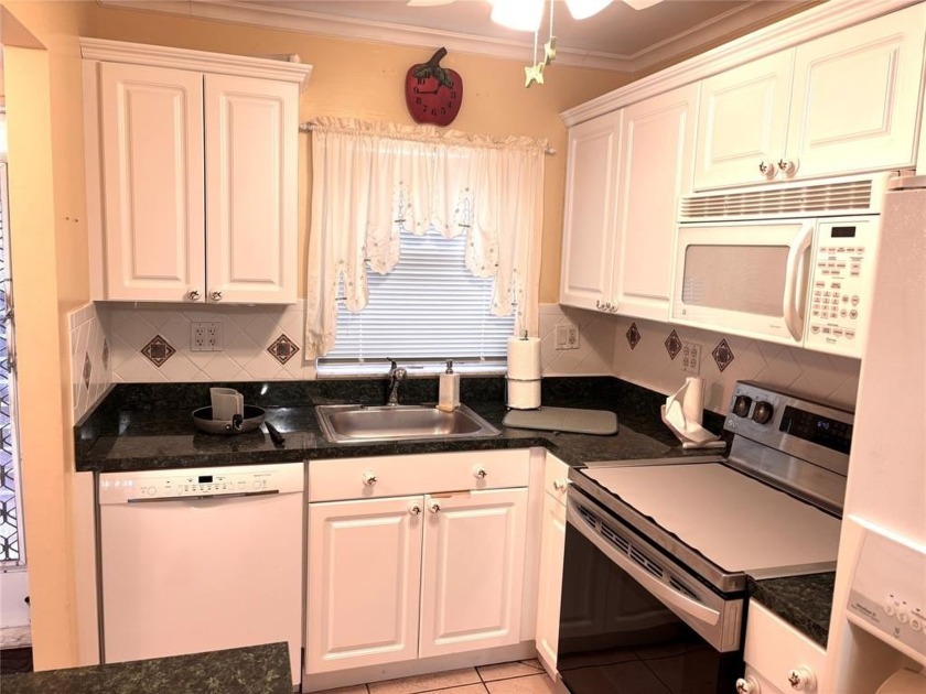 Golf, indoor and outdoor pools, tennis, movies and pickleball - Beach Condo for sale in Sunrise, Florida on Beachhouse.com