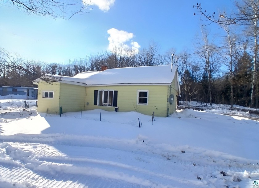 Great location close to Red Cliff and Bayfield with the casino - Beach Home for sale in Bayfield, Wisconsin on Beachhouse.com