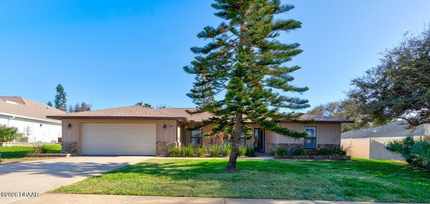 You can't beat the location...minutes to the beach, riverside - Beach Home for sale in Ponce Inlet, Florida on Beachhouse.com