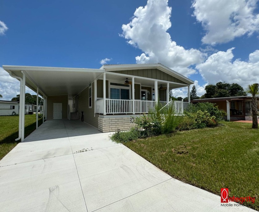 BEAUTIFUL MANUFACTURED HOME Located A Short Drive To LIDO BEACH - Beach Home for sale in Sarasota, Florida on Beachhouse.com