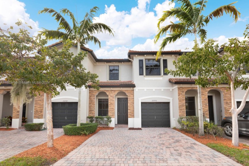 Desirable townhome community in Silver Palms! This home offers 3 - Beach Townhome/Townhouse for sale in Homestead, Florida on Beachhouse.com