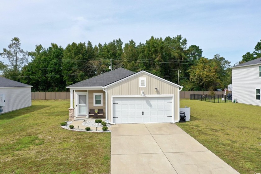 SHOWS LIKE A MODEL! LIGHLTY USED! Beautiful open floor plan - Beach Home for sale in Longs, South Carolina on Beachhouse.com