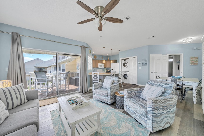 This Beautifully updated 2 bedroom/2 bath 1,132 sq ft condo is - Beach Condo for sale in Destin, Florida on Beachhouse.com