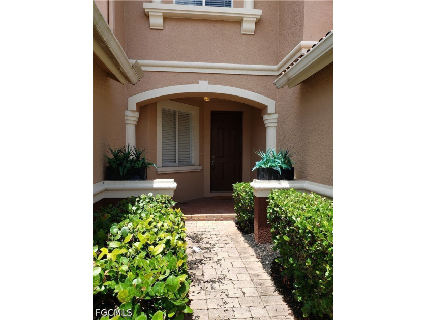 The community is fantastic for the ease of traveling wherever - Beach Townhome/Townhouse for sale in Fort Myers, Florida on Beachhouse.com