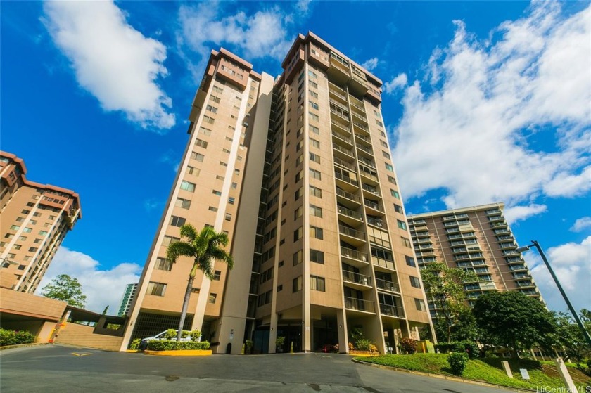 Welcome home! This charming 2-bedroom, 2-bathroom condo is - Beach Condo for sale in Aiea, Hawaii on Beachhouse.com