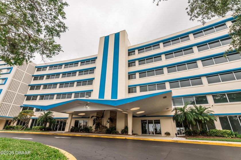 Enjoy luxury living in this renovated 2 BR/ 2 BA condo. The - Beach Condo for sale in Daytona Beach, Florida on Beachhouse.com