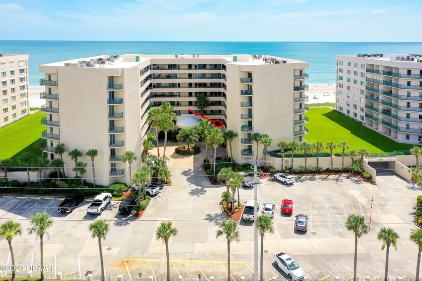This spacious condo offers 3 bedrooms and 3 bathrooms, providing - Beach Condo for sale in Ponce Inlet, Florida on Beachhouse.com