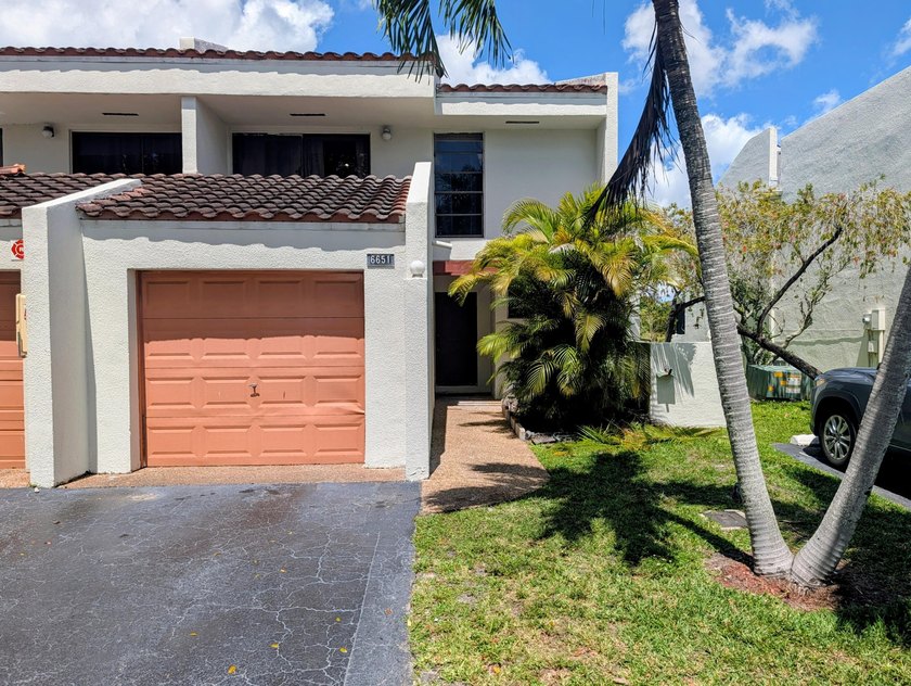 Spacious centrally located townhome in the gated Courts of - Beach Townhome/Townhouse for sale in Lauderhill, Florida on Beachhouse.com
