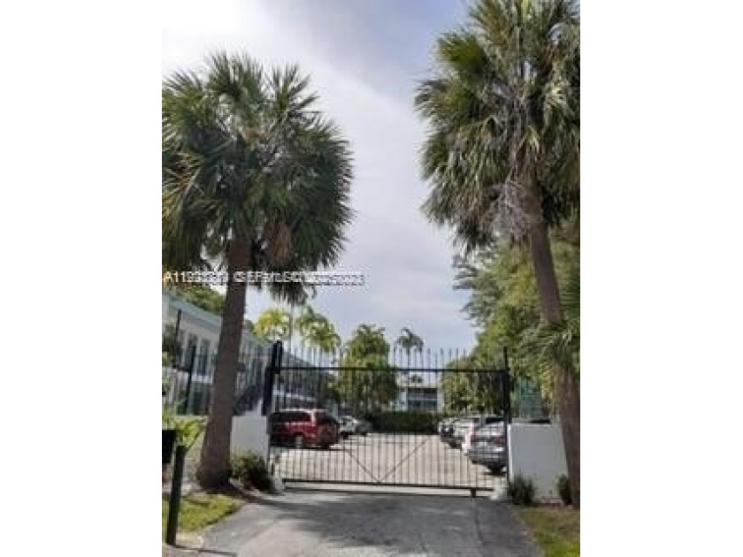 Excellent location, east of Biscayne Blvd, very close to Midtown - Beach Condo for sale in Miami, Florida on Beachhouse.com