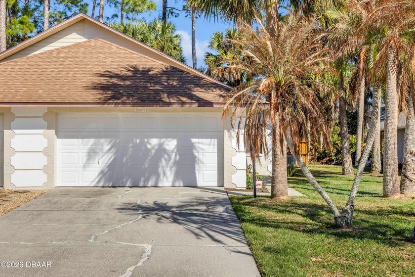 Welcome to easy Florida living in this charming 2-bedroom - Beach Townhome/Townhouse for sale in Port Orange, Florida on Beachhouse.com