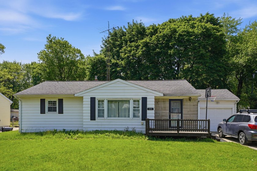 Charming ranch home in the highly desirable Fairplain area! - Beach Home for sale in Benton Harbor, Michigan on Beachhouse.com
