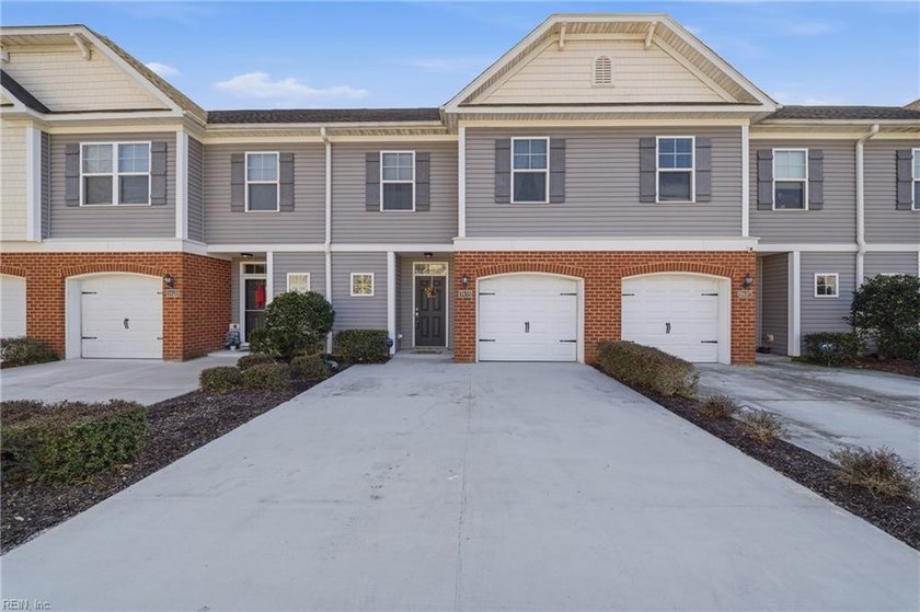LIKE BRAND NEW! Immaculate updated townhome just minutes from - Beach Townhome/Townhouse for sale in Virginia Beach, Virginia on Beachhouse.com