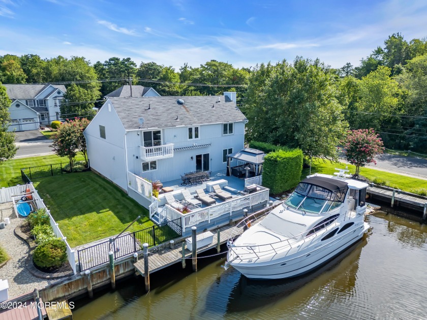 This home is for the Shore Entertainer! Feel the calmness of - Beach Home for sale in Brick, New Jersey on Beachhouse.com