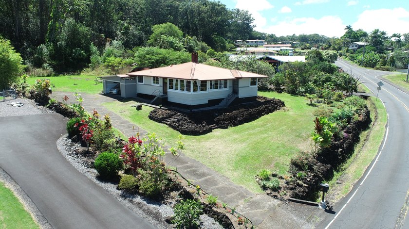 617 Ainako Avenue - Classic Hilo Charm w/ocean and Mauna Kea - Beach Home for sale in Hilo, Hawaii on Beachhouse.com