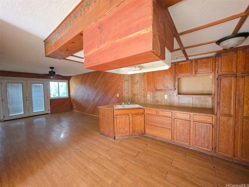 Welcome to this easy fixer upper close to the beach! Huge fenced - Beach Condo for sale in Waianae, Hawaii on Beachhouse.com