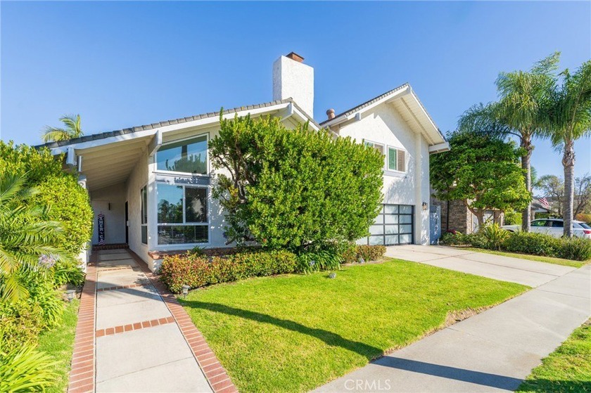 Located on prestigious Humboldt Island in the heart of - Beach Home for sale in Huntington Beach, California on Beachhouse.com