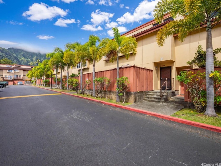 Welcome to your dream townhouse in Kaneohe, Oahu! This spacious - Beach Townhome/Townhouse for sale in Kaneohe, Hawaii on Beachhouse.com