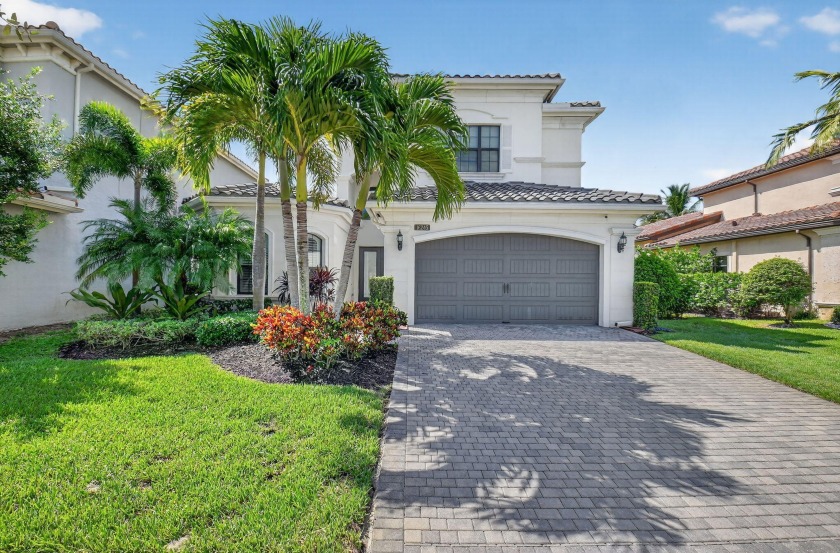 Walk in to stunning Long lake views with this 3BR/3.5BA home - Beach Home for sale in Delray Beach, Florida on Beachhouse.com