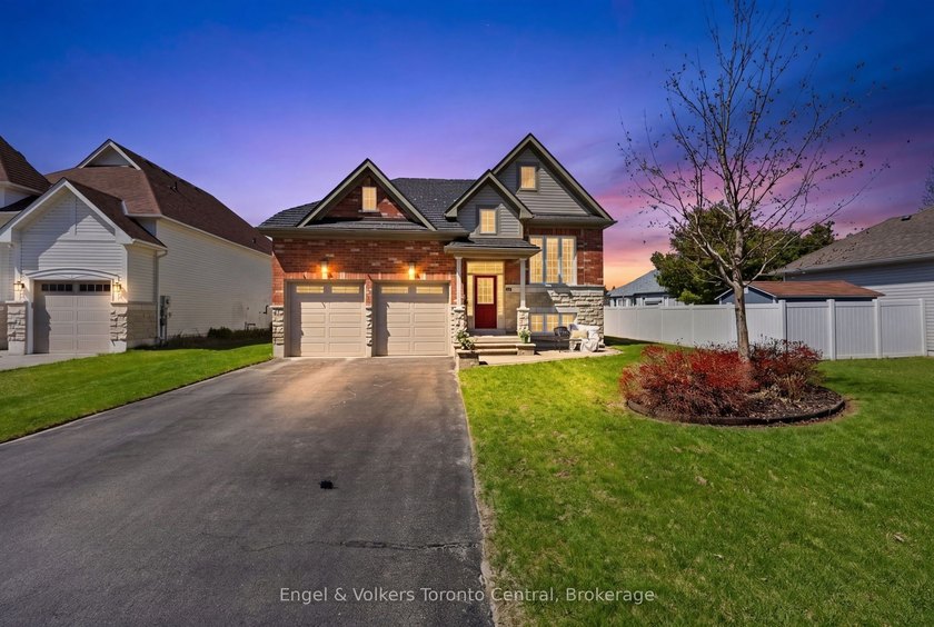 **OPEN HOUSE - Saturday 11am-1pm**  Welcome to 48 Oriole - Beach Home for sale in Wasaga Beach, Ontario on Beachhouse.com