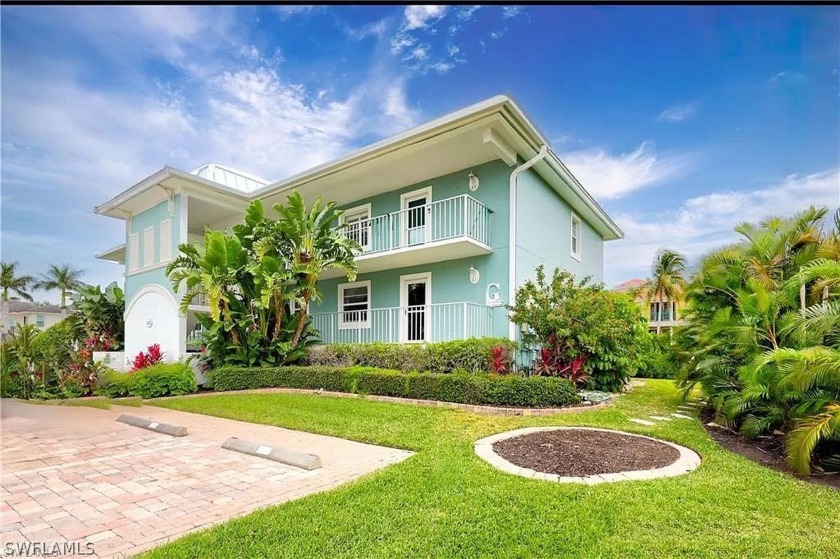 Welcome to this spacious 2 bedroom 2 bathroom waterfront - Beach Condo for sale in Naples, Florida on Beachhouse.com