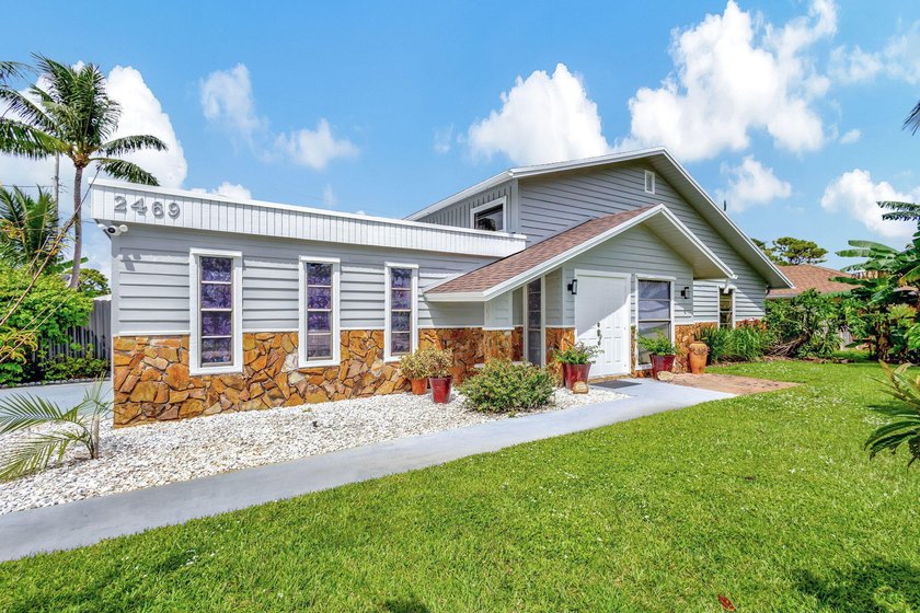 Stunning Beautiful Home Relaxing Patio and 2 cars Garage. This - Beach Home for sale in Lake Worth, Florida on Beachhouse.com