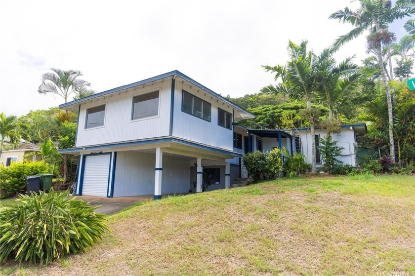 This 3 Bedroom, 2 Full, 1 half baths in a newly renovated home - Beach Home for sale in Haleiwa, Hawaii on Beachhouse.com