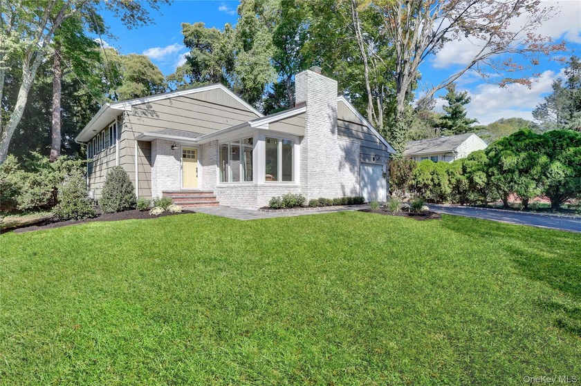 Enjoy maintenance-free living for 10 years + at this fully - Beach Home for sale in Locust Valley, New York on Beachhouse.com
