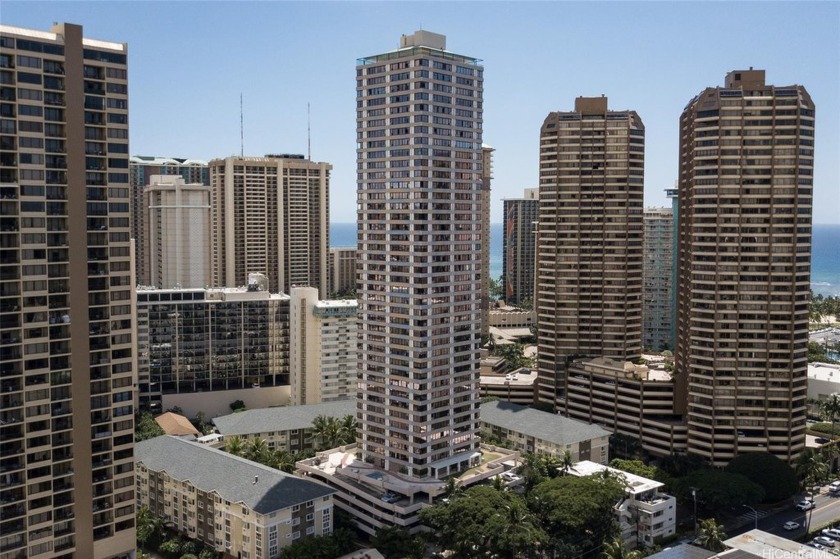 Beautiful fully furnished 1 bed/1 bath/1 parking unit. Nestled - Beach Condo for sale in Honolulu, Hawaii on Beachhouse.com