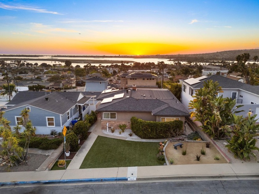 Open your large stackable slider and experience indoor-outdoor - Beach Home for sale in San Diego, California on Beachhouse.com