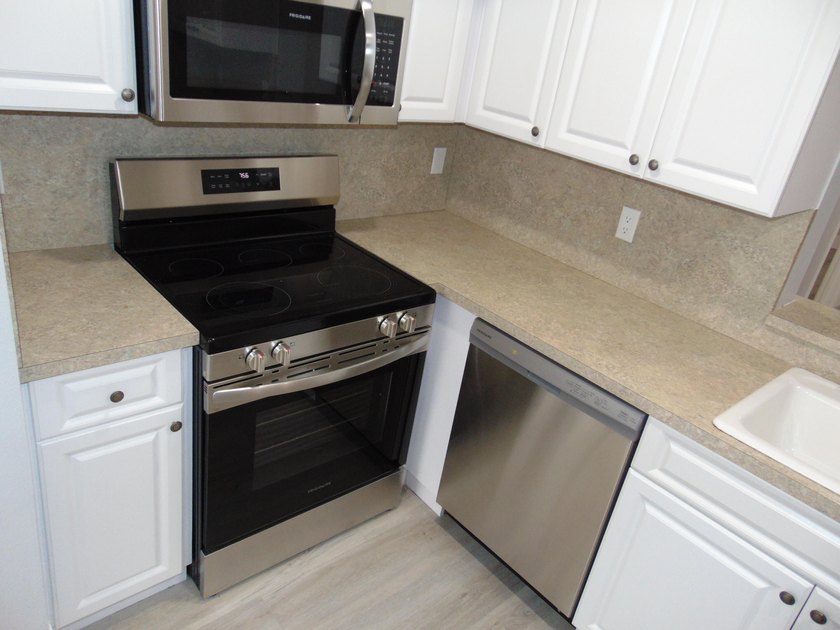 BEAUTIFUL ! MOVE RIGHT IN. GREAT UPDATED FIRST FLOOR CONDO IN - Beach Condo for sale in Margate, Florida on Beachhouse.com