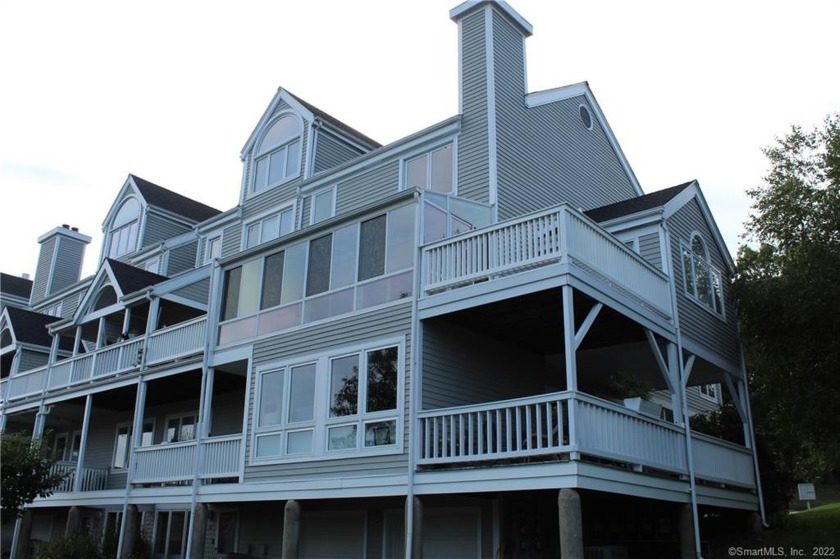 Enjoy resort like living in this 2 bedroom end unit town house - Beach Condo for sale in East Haven, Connecticut on Beachhouse.com
