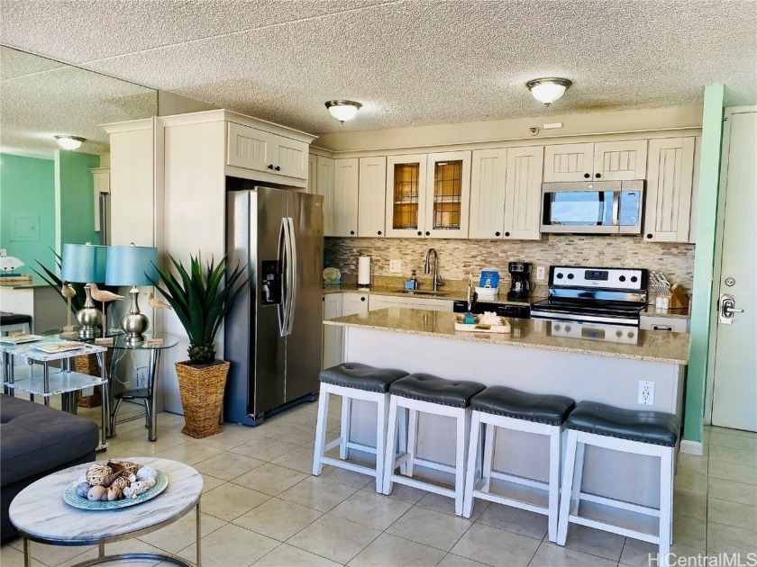 This beautiful high-floor 1 bedroom, 1 bathroom and one covered - Beach Condo for sale in Honolulu, Hawaii on Beachhouse.com