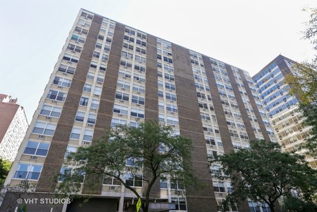 Welcome to this beautiful junior 1-bedroom condo with in unit - Beach Home for sale in Chicago, Illinois on Beachhouse.com