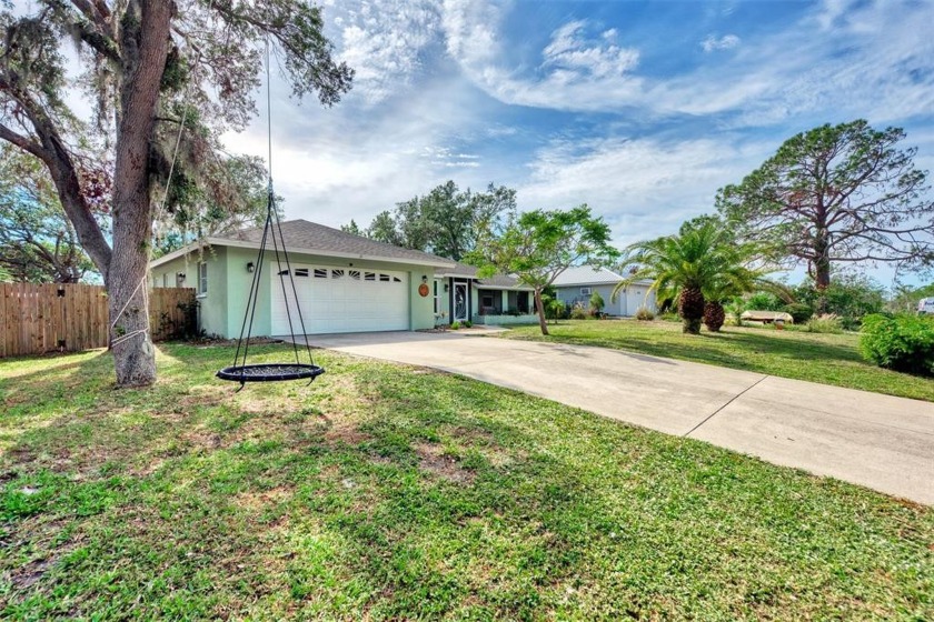 This 3 bedroom, 2 bath pool home property sits in a quiet - Beach Home for sale in Englewood, Florida on Beachhouse.com