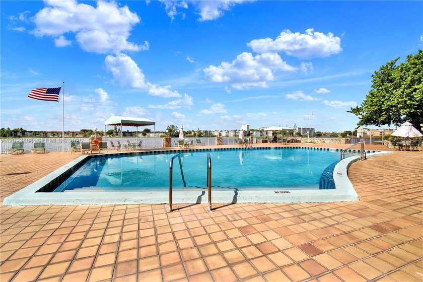 Desirable and quiet 55+ community, exceptionally well located - Beach Condo for sale in Miami, Florida on Beachhouse.com