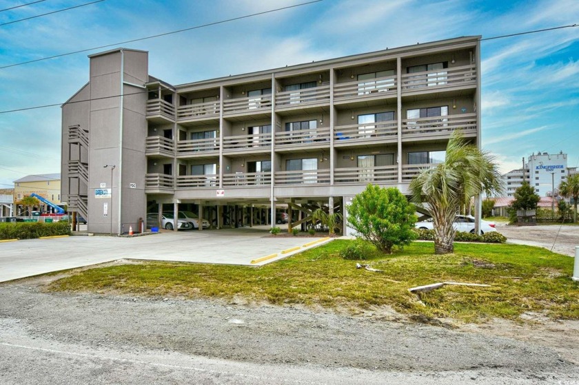 Guest House! Location, location. Don't miss out on this great - Beach Condo for sale in Garden City Beach, South Carolina on Beachhouse.com