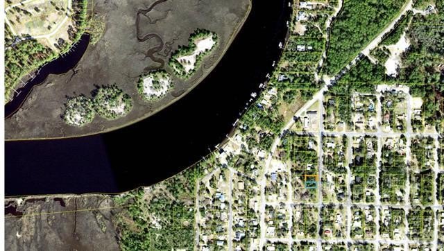 Flat, easily buildable lots located in the heart of Carrabelle - Beach Lot for sale in Carabelle, Florida on Beachhouse.com