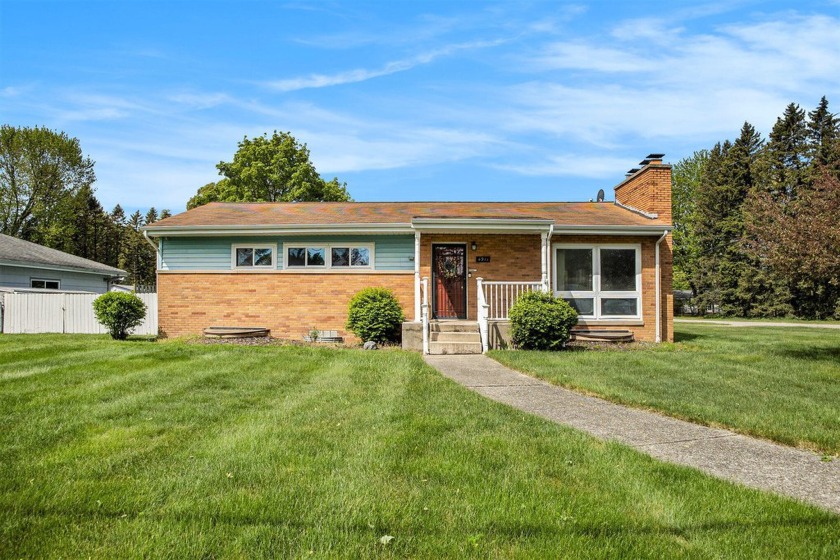 Wow! This super well maintained 3 bedroom 2 bath home is full of - Beach Home for sale in Norton Shores, Michigan on Beachhouse.com