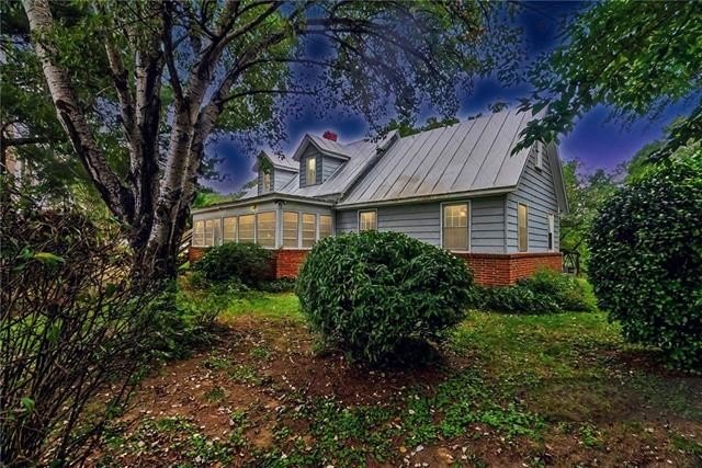 Welcome to 12915 General Puller Highway, Hartfield, VA. This - Beach Home for sale in Hartfield, Virginia on Beachhouse.com