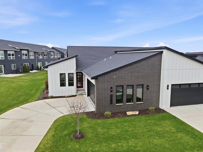 Meticulously maintained home featuring attention to detail from - Beach Home for sale in Green Bay, Wisconsin on Beachhouse.com