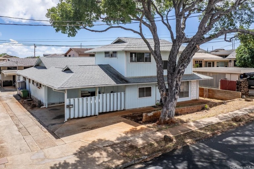 Rarely available great Kaimuki location on 16th Avenue. Large - Beach Home for sale in Honolulu, Hawaii on Beachhouse.com